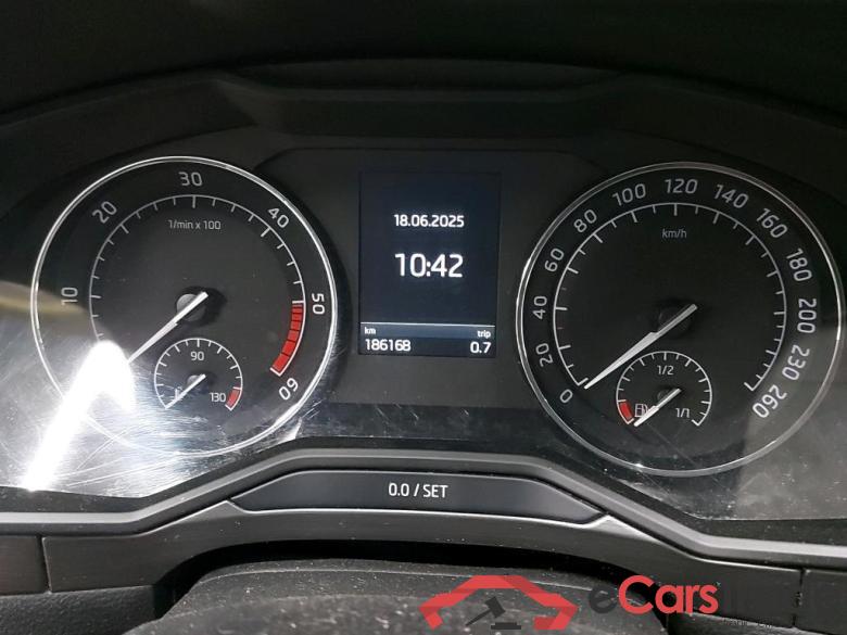 SKODA - SKO SUPERB COMBI CRTDI 120PK GREENLINE STYLE Premium & GPS & Comfort & Trailer hook #5
