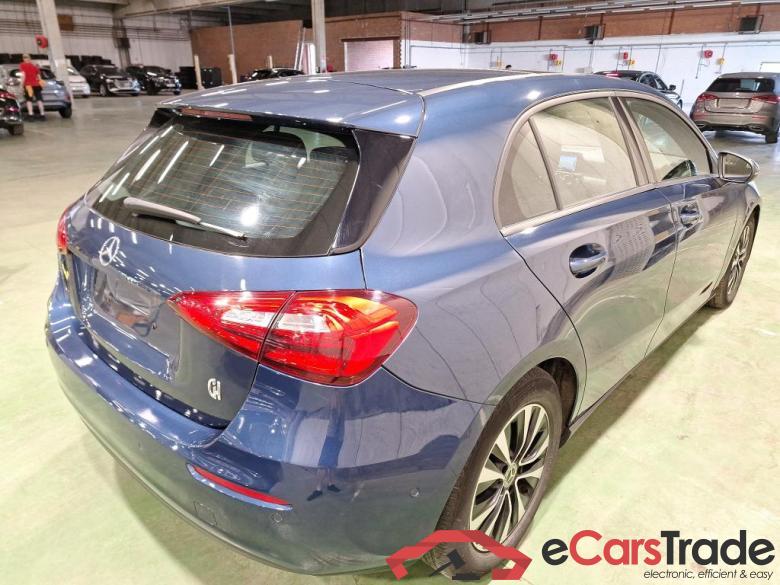 Mercedes A 200d Aut. Pano Widescreen Navi KeylessGo Klima PDC ... #3
