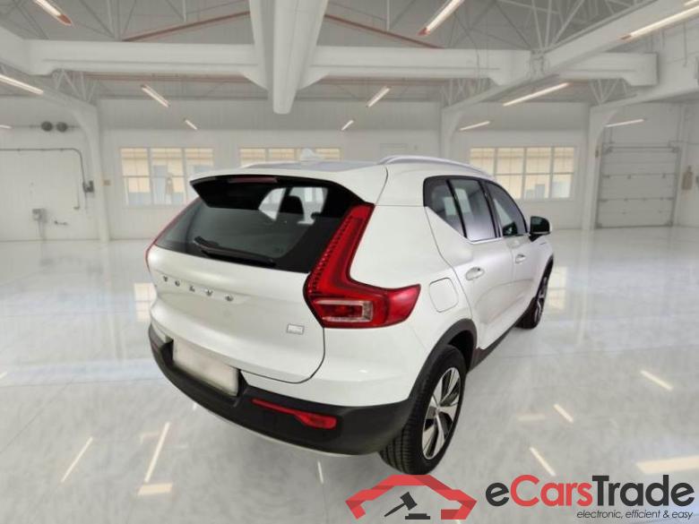 Volvo 235 VOLVO XC40 / 2017 / 5P / SUV T4 PLUG-IN HYBRID AUTO RECH INSCRIP EXPR #2