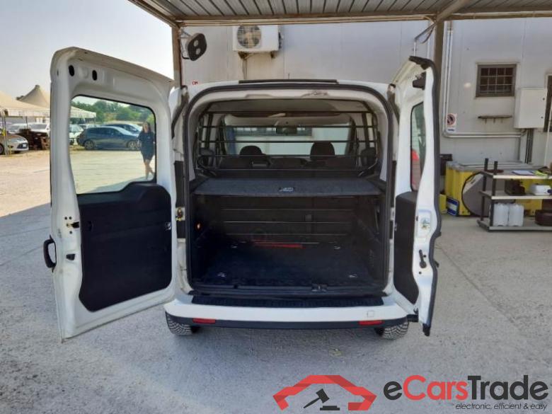 Fiat 39 FIAT DOBLÒ CARGO / 2014 / 5P / COMBI COMBI 1.3 MJET 16V 95CV SX (CAT. N1) EU6 #5