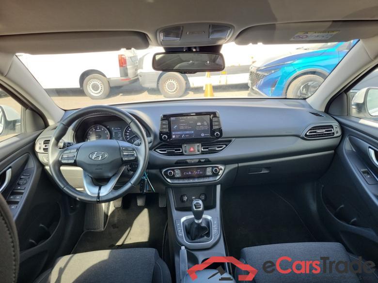 Hyundai  i30  cw (PD)(2017->) i30 1.5T-GDI 118 Smart 5d #5