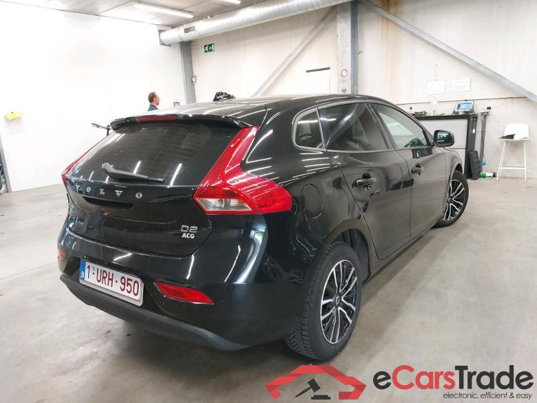 VOLVO - VOL V40 D2 120PK Geartronic ECO Momentum Pack Professional & Park Assist #2
