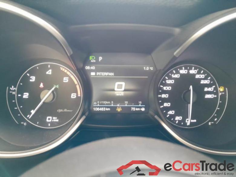 AlfaRomeo 62 ALFA ROMEO STELVIO / 2017 / 5P / SUV 2.2 TURBO DIESEL 190CV BUSINESS AT8 Q4 #4