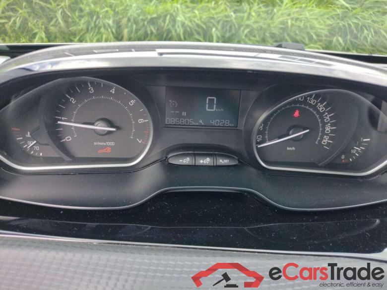PEUGEOT 2008 1.2 PureTech Blue Lion #6