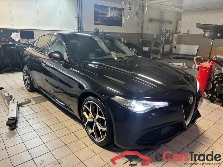 ALFA ROMEO Giulia Giulia 2.0 T AWD Veloce ALFA ROMEO Giulia Giulia 2.0 T AWD Veloce