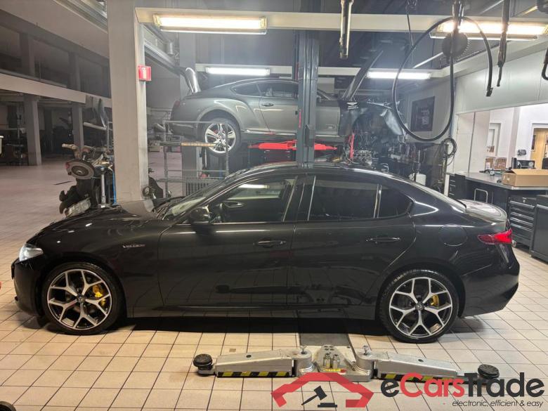 ALFA ROMEO Giulia Giulia 2.0 T AWD Veloce #5 ALFA ROMEO Giulia Giulia 2.0 T AWD Veloce #5