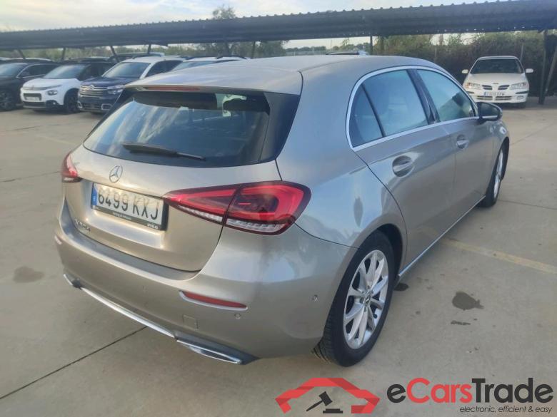 MERCEDES-BENZ Clase A / 2018 / 5P / berlina con portón A 180 d #2