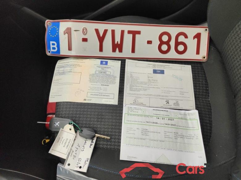 Peugeot 308 SW 1.2 PureTech 110 S&S Style 5d #4