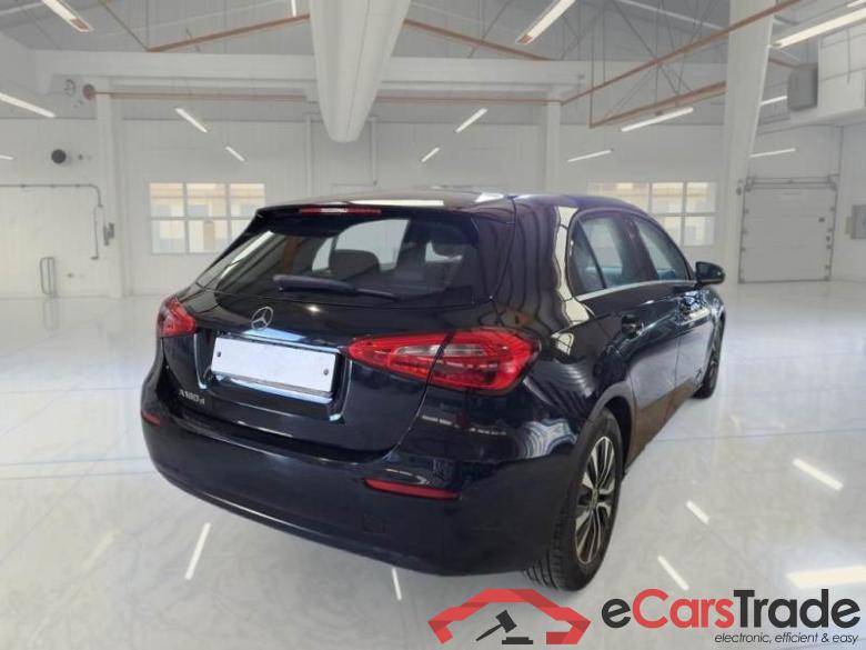 MERCEDES-BENZ CLASSE A / 2018 / 5P / BERLINA A 180 D AUTOMATIC BUSINESS #2