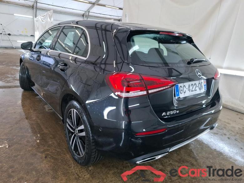 MERCEDES-BENZ Classe A Compact / 2018 / 5P / Berline A 250 e Progressive Line 8G-DCT #2