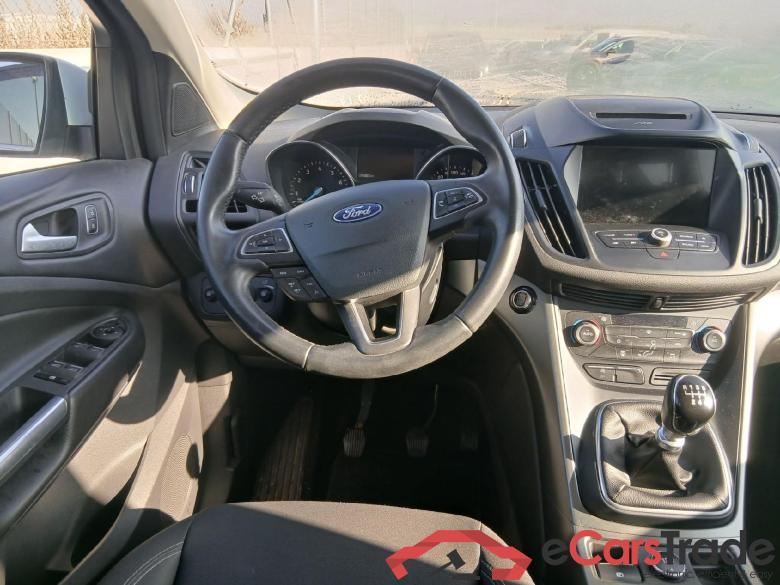 FORD Kuga / 2016 / 5P / todoterreno 1.5 EcoBoost 88kW 4x2 Trend+ (CX) #3