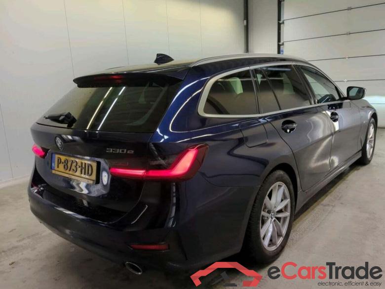 BMW 3-serie Touring 330e Bns Ed.P #2