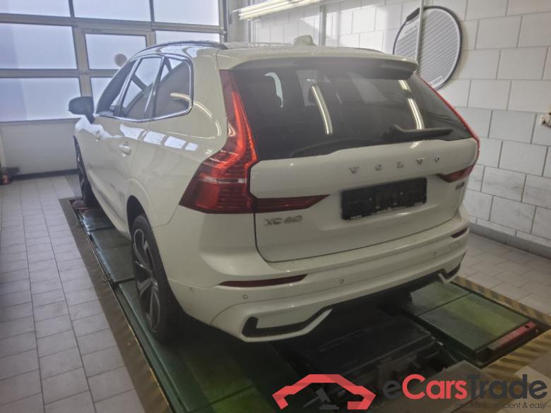 Volvo XC60 (03.2017->) DE - SUV5 B5 (Benzin) AWD EU6d, Ultimate Dark Mild-Hybrid (EURO 6d), (Facelift) #4