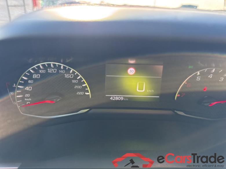 PEUGEOT 2008 / 2019 / 5P / todoterreno Allure BlueHDI 81kW (110CV) #5