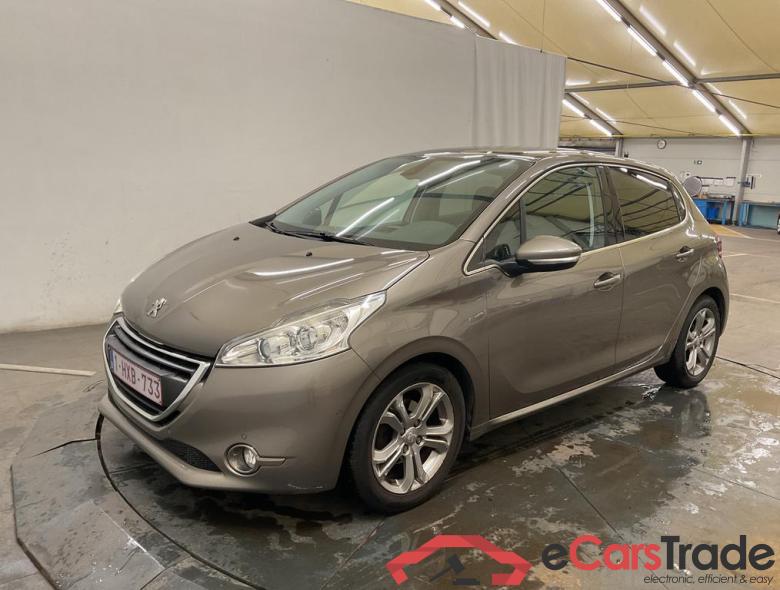 PEUGEOT 208 1.2i Allure #1
