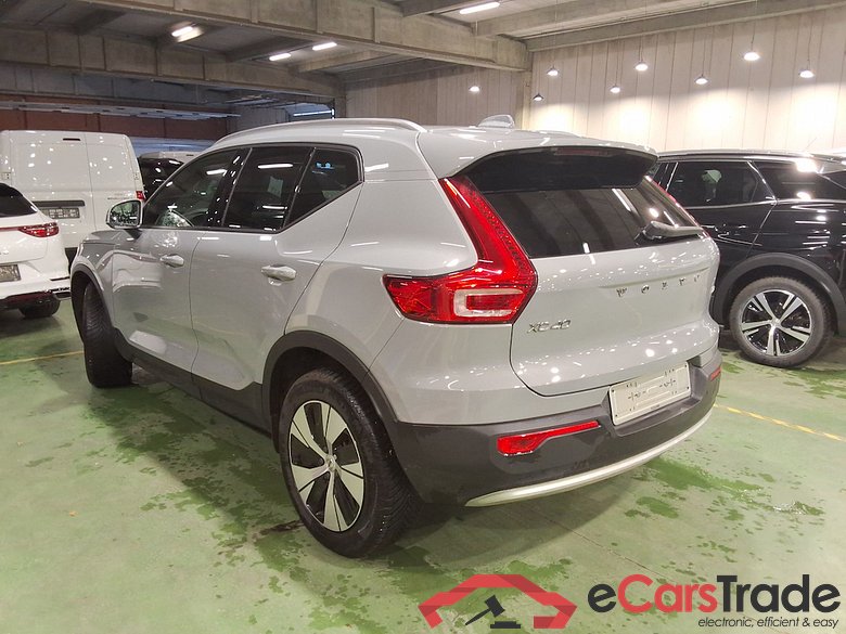 VOLVO XC40 2.0 B3 MHEV CORE DCT #2