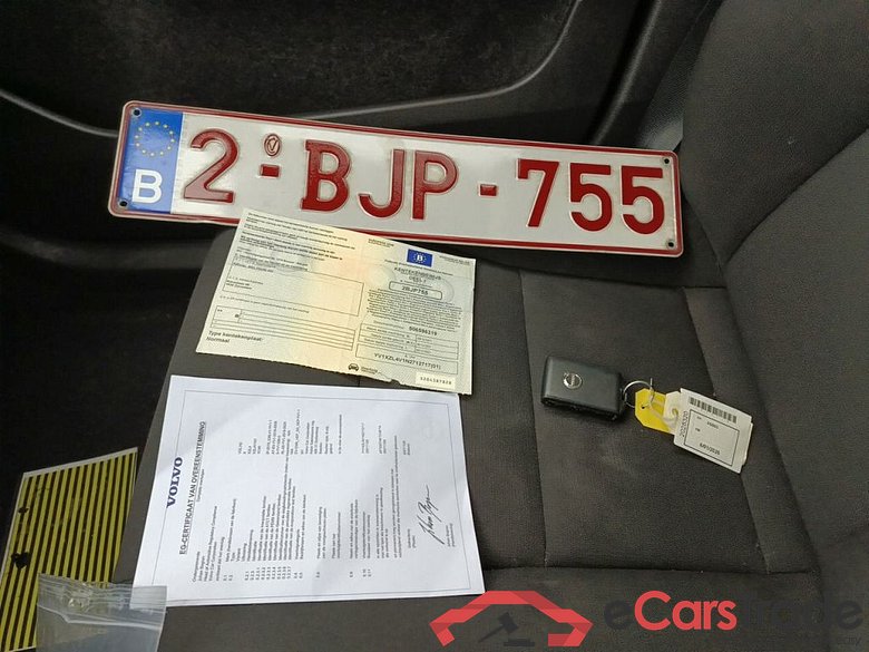 Volvo XC40 T2 Momentum Core 5d #4