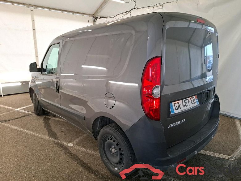 FIAT Doblò Cargo / 2015 / 4P / Fourgonnette 1.3 Multijet 95 Business #2