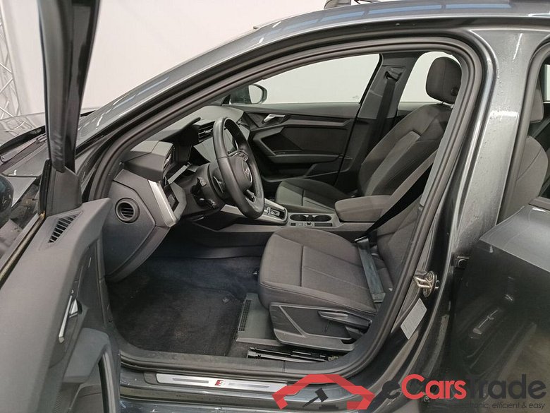Audi A3 Sportback 1.5 35 TFSi 110kW S tronic S line 5d #3