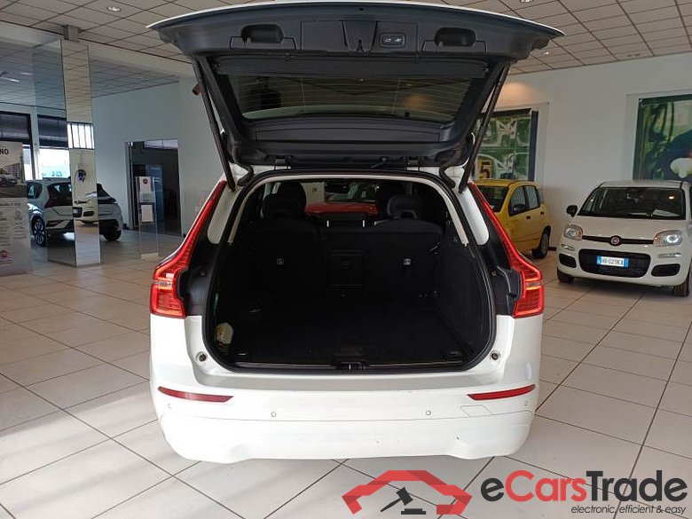 VOLVO XC60 / 2021 / 5P / SUV B4 D AWD AUTOMATICO MOMENTUM PRO MY22 #5