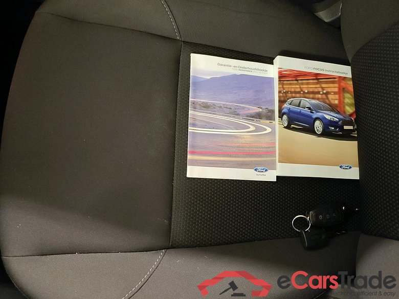 Ford Focus 1.0 EcoBoost Lease Edition 100 pk Wagon 5d #3