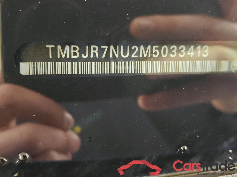 Škoda Karoq 1.5 TSI Greentech DSG Sportline Business 5d #6