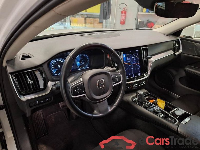 VOLVO V60 / 2019 / 5P / STATION WAGON T6 PLUG-IN AWD AUTOM.INSCR.EXPR. #3