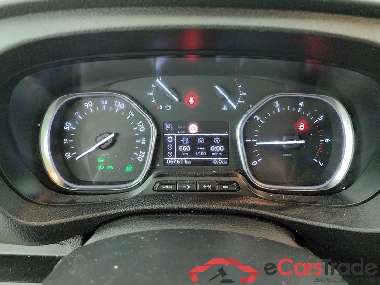 Peugeot Expert Long DC L3 2.0 BlueHDi 180 EAT8 4d #6