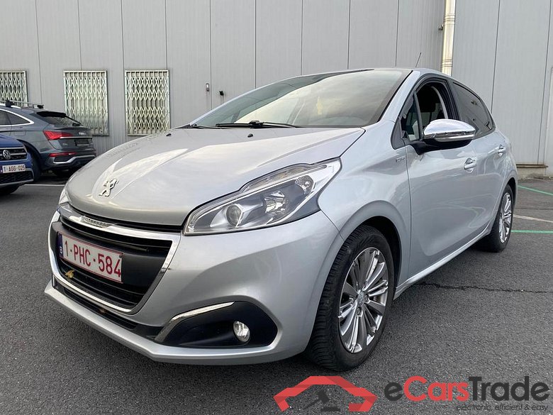 PEUGEOT 208 1.2i PureTech Style #1