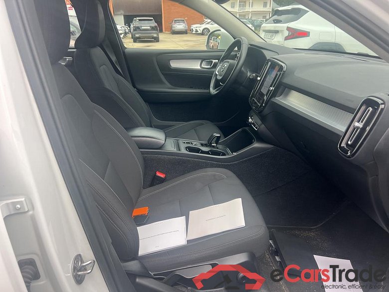 VOLVO XC40 / 2017 / 5P / todoterreno 1.5 T2 Momentum Pro Auto #6