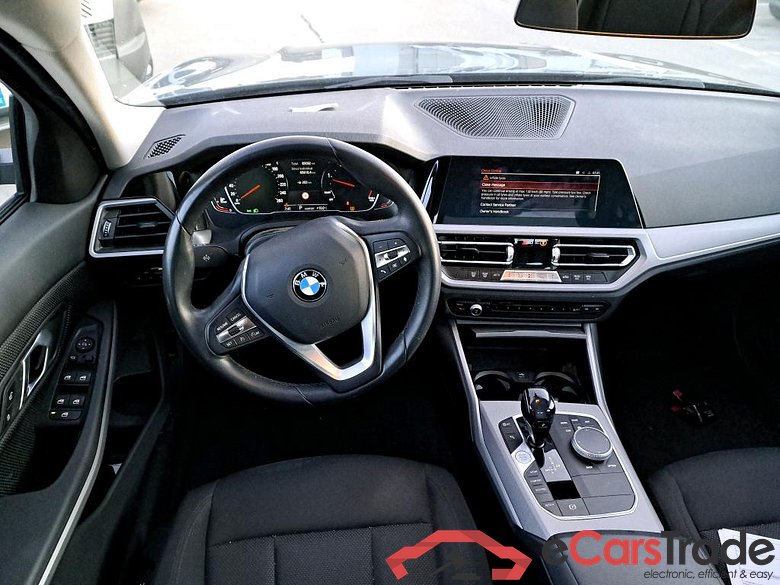 BMW Serie 3 / 2018 / 4P / sedán 318d Auto. #3