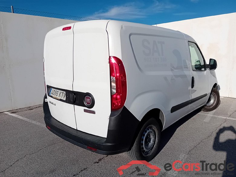FIAT Doblò Cargo/2015/3P/furgón derivado de turismo Cargo Base 1.3 Multijet 70kW (95CV) #2