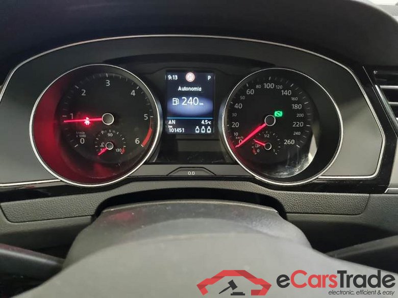 VOLKSWAGEN PASSAT / 2019 / 5P / STATION WAGON VAR. 2.0TDI SCR EVO 90KW BUSINESS DSG #4