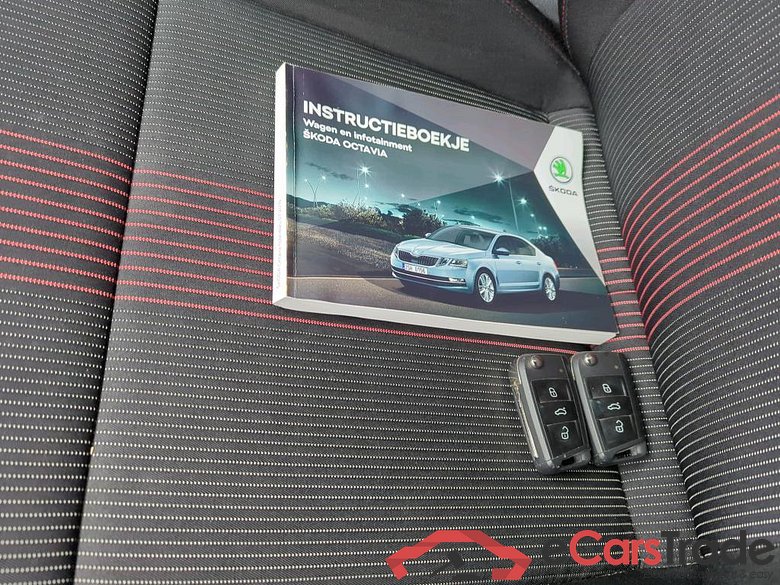 SKODA Octavia Combi 110 kW #6