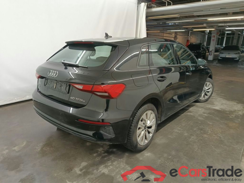 Audi A3 Sportback 1.4 40 TFSI e Attraction 5d #2