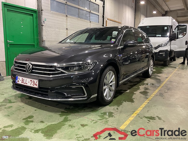VOLKSWAGEN Passat 1.4 TSI MSQ VARIANT GTE BUSINESS