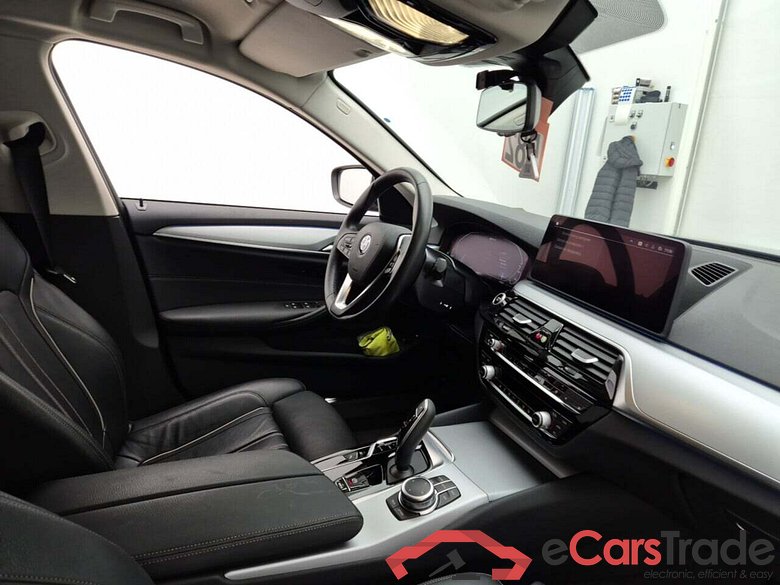 BMW 5-SERIE TOURING 520E AUT #3