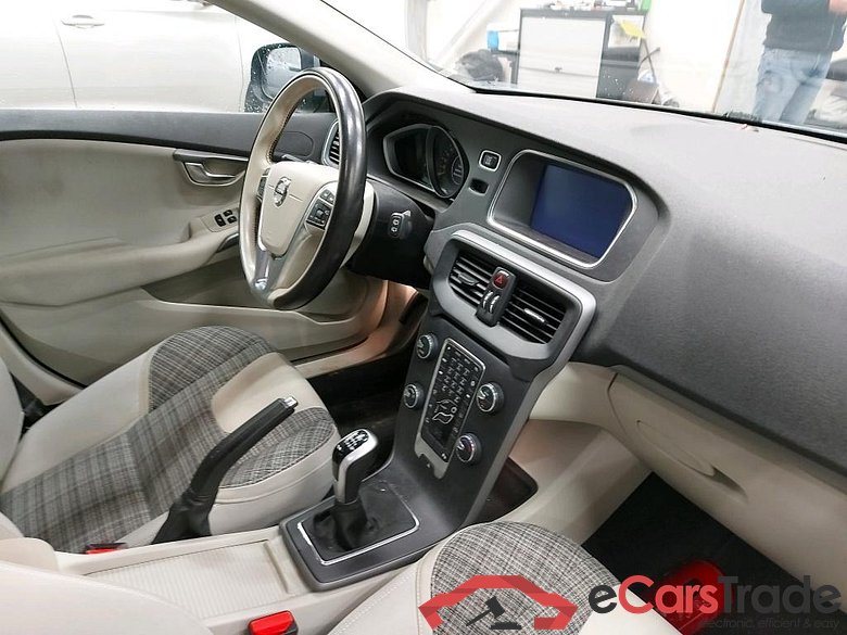 VOLVO - VOL V40 D2 120PK Momentum Eco Pack Professional & Versatility #3