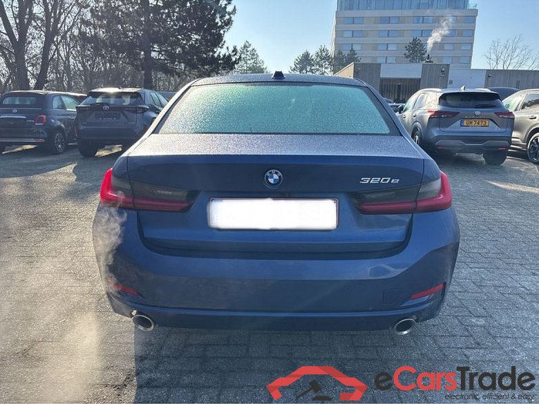 BMW 320e Plug-In Hybrid Aut. LED-Xenon LC-Pro Navi KeylessGo Camera Klima PDC ... #4
