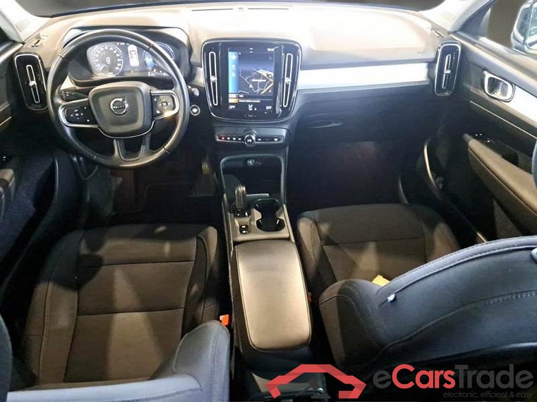 VOLVO XC40 / 2017 / 5P / SUV T4 PLUG-IN HYBRID AUTO RECH INSCRIP EXPR #3