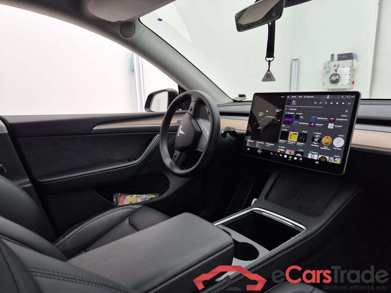 TESLA MODEL Y LONG RANGE DUAL AWD #3
