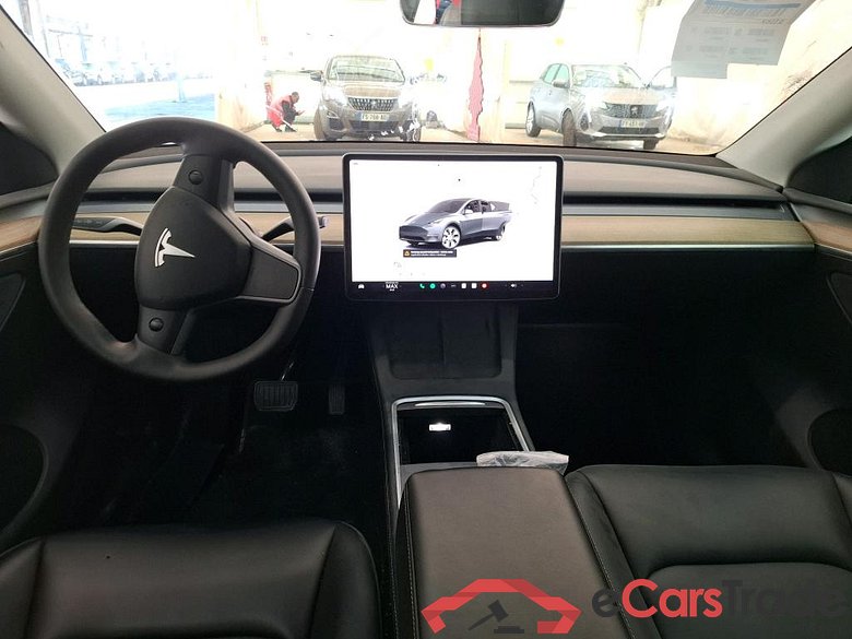 TESLA Model Y / 2021 / 5P / SUV RWD #6