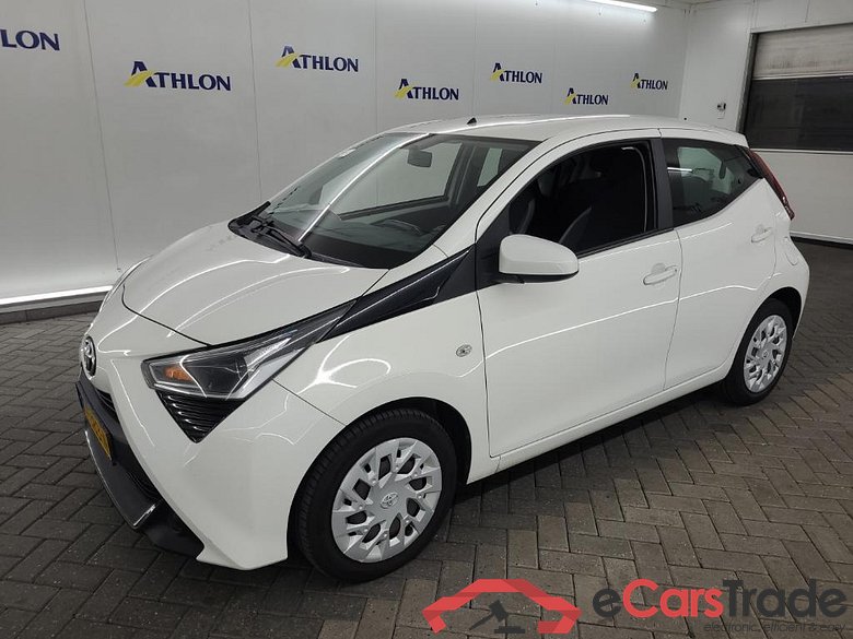 TOYOTA Aygo 1.0 VVT-i x-play 5D 53kW #1