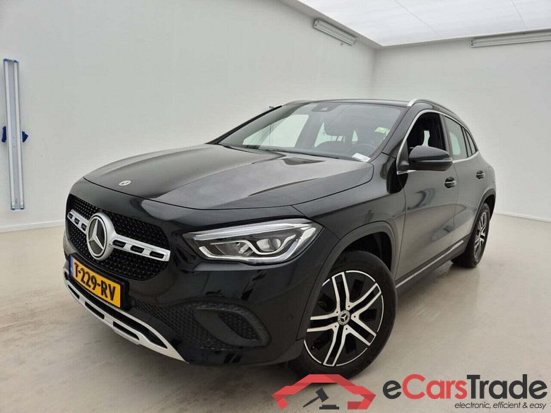 MERCEDES-BENZ GLA-klasse 180 d Luxury Line #1
