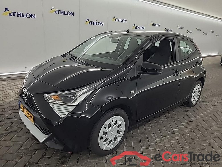 TOYOTA Aygo 1.0 VVT-i x-play 5D 53kW #1