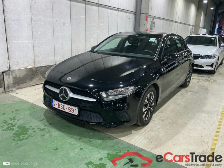 MERCEDES-BENZ A-CLASS 1.3 A 180 ESSENTIAL LINE DCT #1