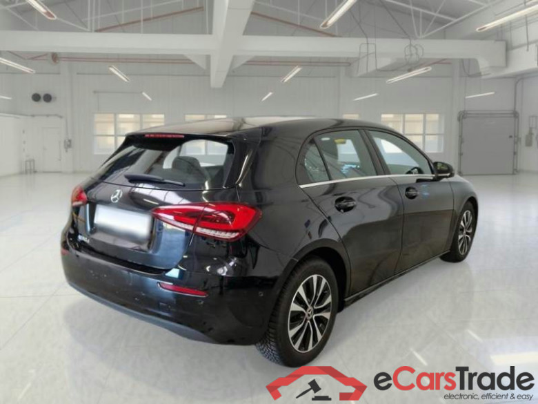 MERCEDES-BENZ CLASSE A / 2018 / 5P / BERLINA A 180 D AUTOMATIC BUSINESS EXTRA #2