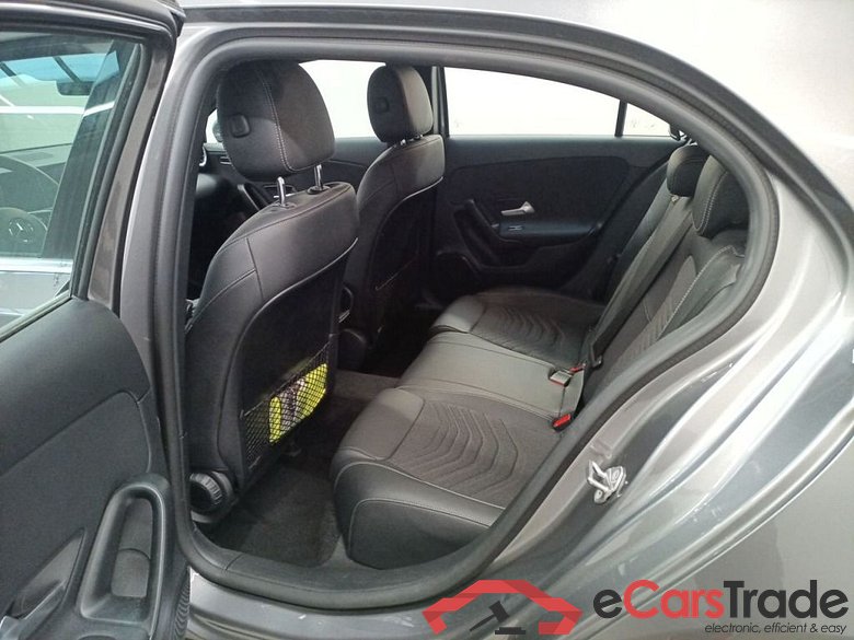 MERCEDES CLASSE A DIESEL (W177) A 180 d Business Solution 5d #3
