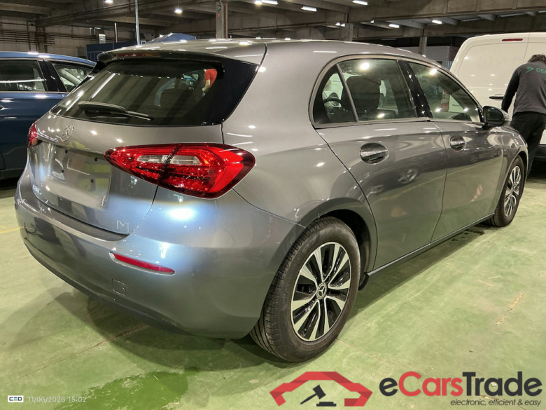 MERCEDES-BENZ A-CLASS 1.3 A 180 ESSENTIAL LINE DCT #4