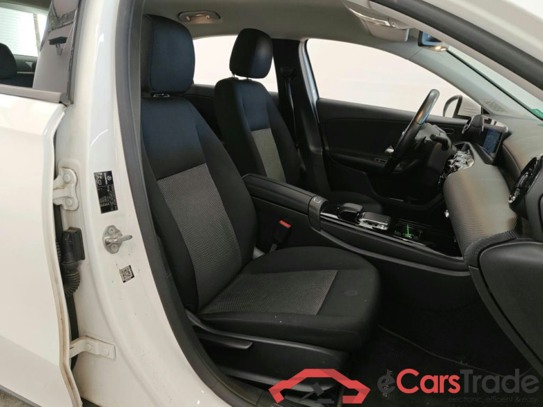 Mercedes-Benz A-Klasse Limousine A 200 7G-DCT Business Solution 4d #3